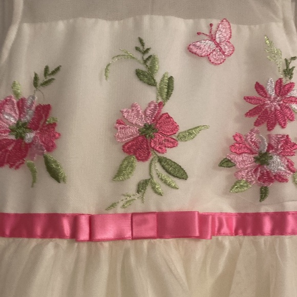 Gorgeous creamy white embroidered dress - Picture 2 of 5